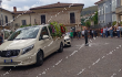 Palloncini, lacrime e striscioni per l’addio a Giuseppe Risi