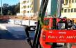 Mezzo perde lastre di marmo: arrivano i vigili del fuoco