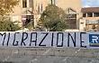 Striscione “Remigrazione” davanti al tribunale. Indaga la Digos