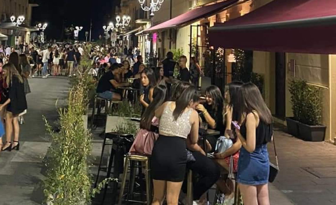Botte al gestore del locale. Filmati al setaccio