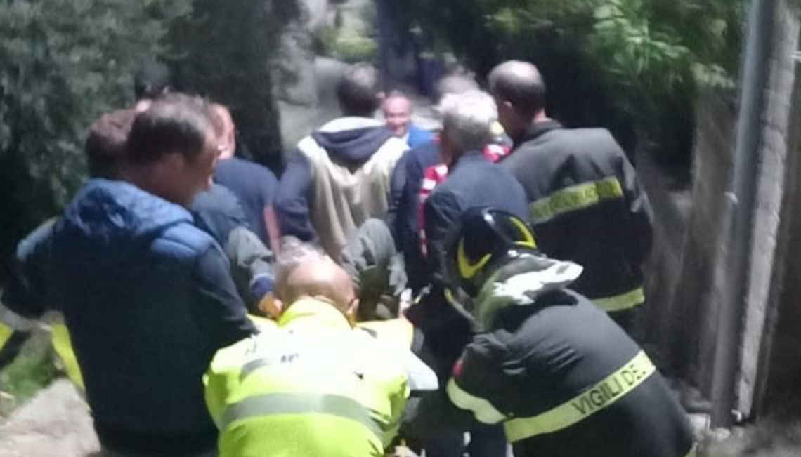 Colto da un malore mentre è in cerca di asparagi: salvato dai vigili del fuoco