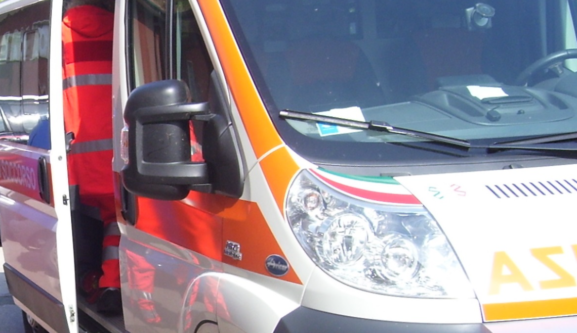 ambulanza e carabinieri 