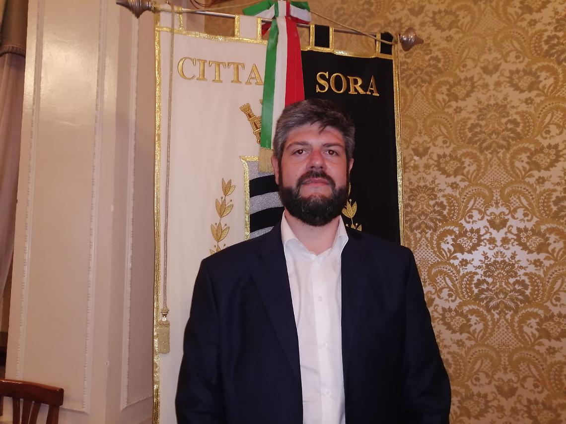 Accesso agli atti negato. Ora Mele fa retromarcia
