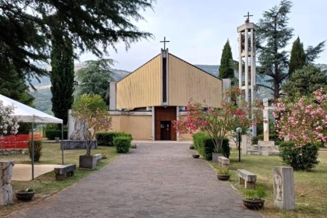 Una preghiera insieme ai genitori del giovane Leonardo Manicuti. Oggi l'incontro per condividere il loro dolore