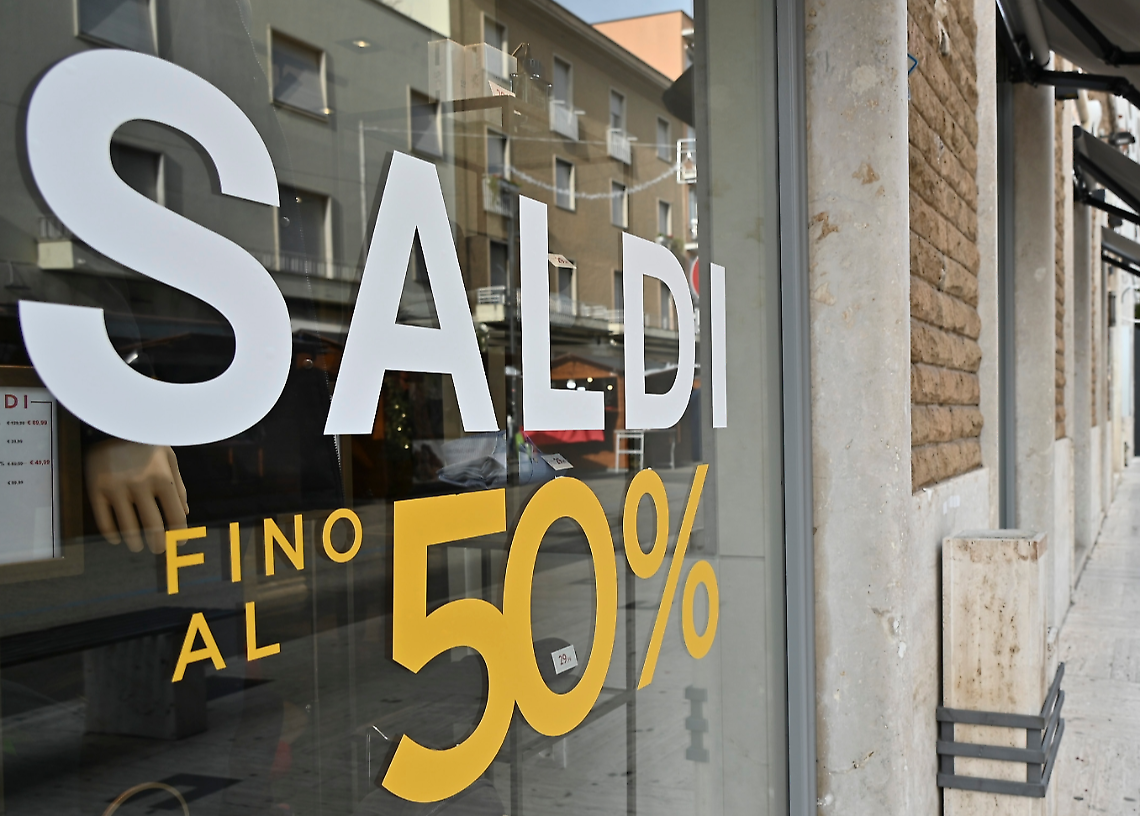 Saldi estivi: ogni famiglia spenderà 202 euro