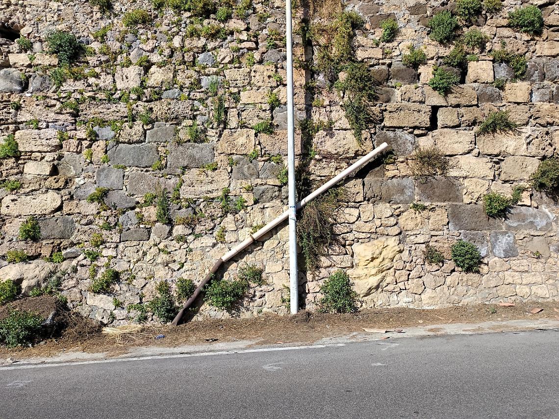 Tubo fognario penzolante da tre mesi