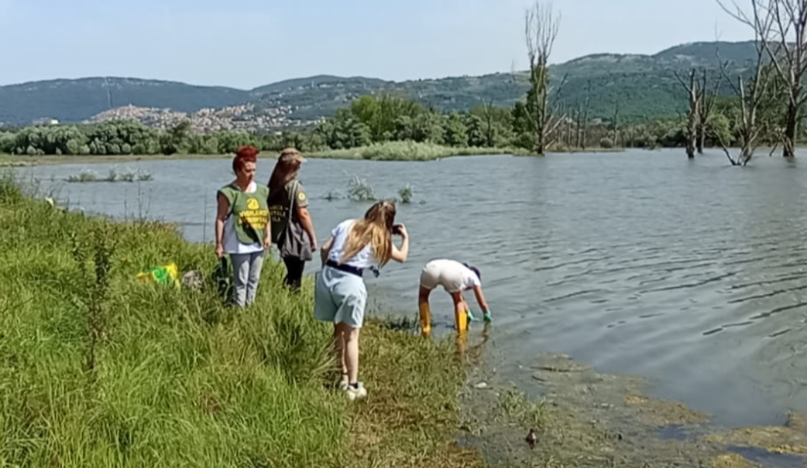 Il lago di Canterno cambia colore. Analisi in corso 