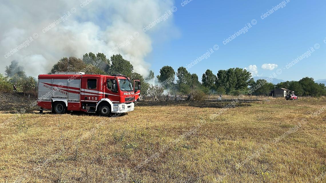 Anziano gravemente ustionato mentre appicca fuoco a sterpaglie. Salvato dalla polizia locale