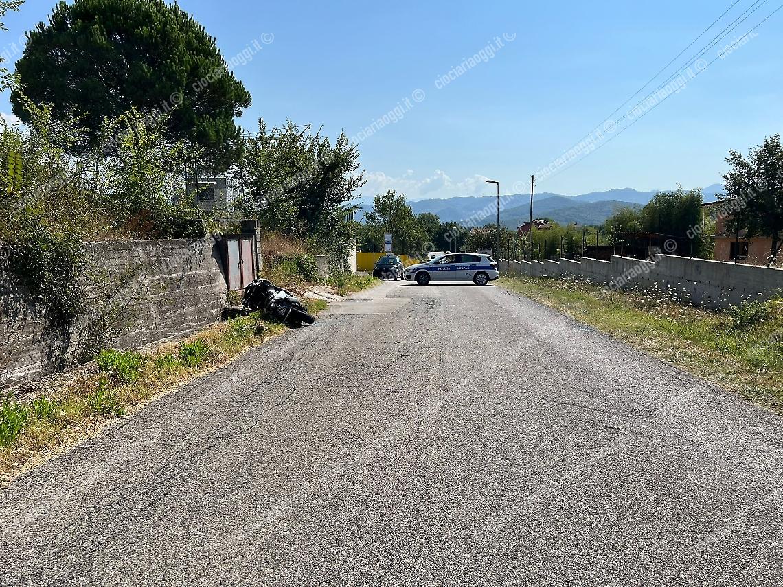 Cade in bici. Ciclista gravemente ferito