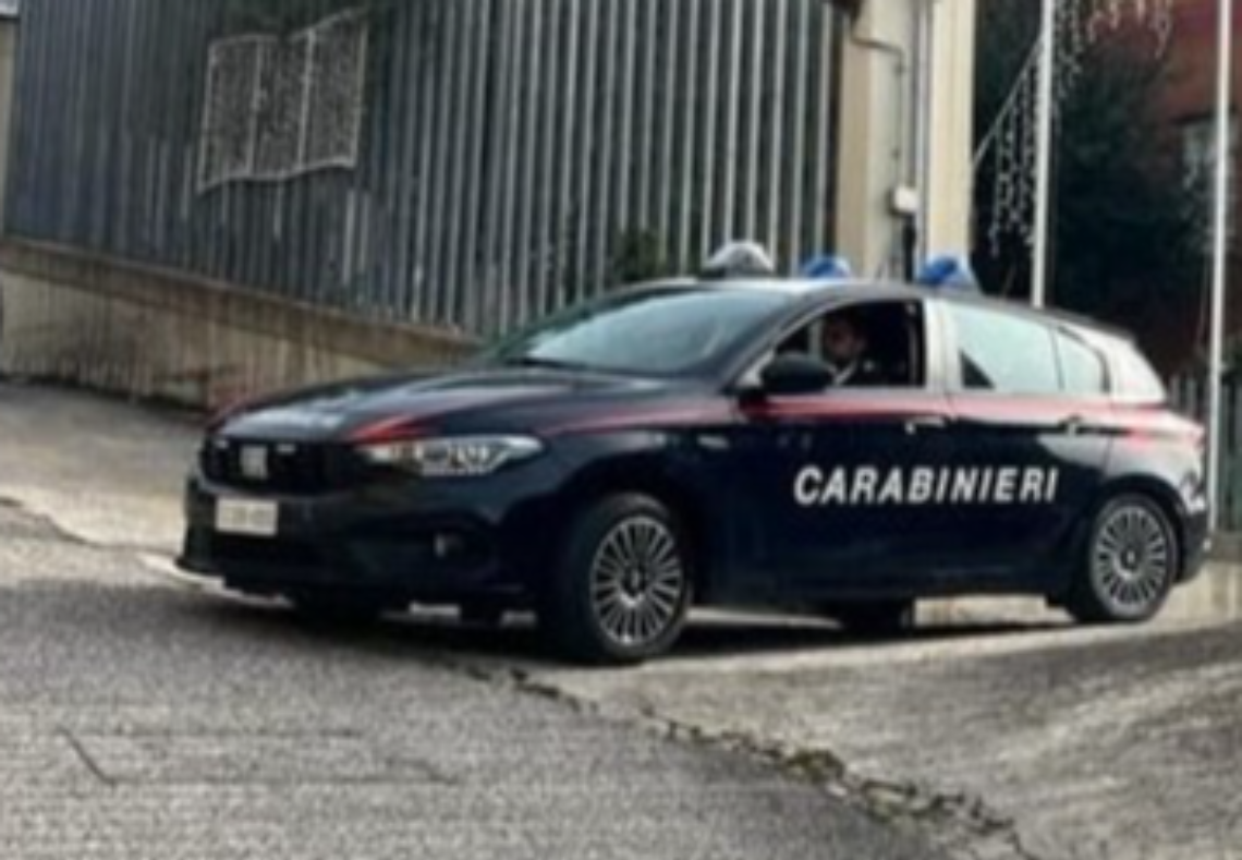 Continui maltrattamenti e minacce alla moglie. Cinquantenne arrestato