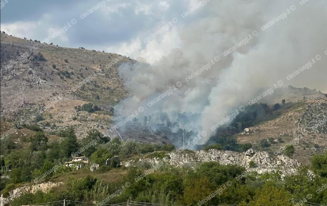 Incendio tra Vicalvi e Atina