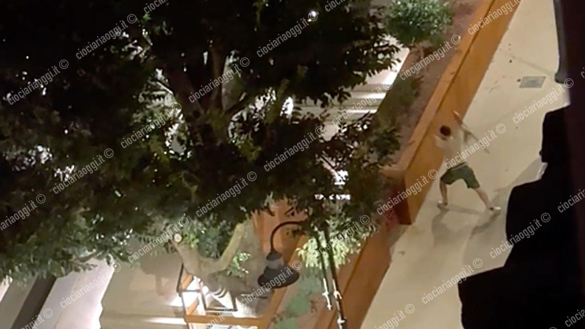 Largo Turriziani, l’inaugurazione non c’è ancora ma i vandali sì