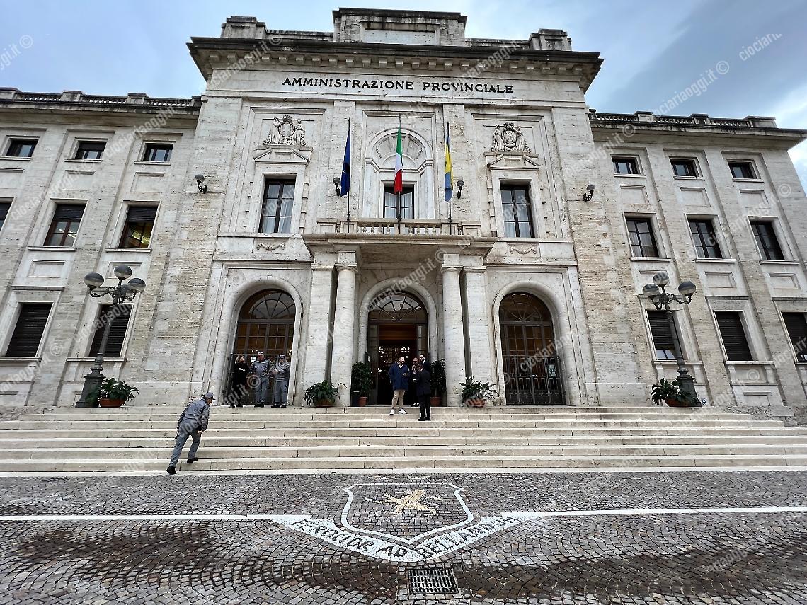 Province, l’affondo del Psi