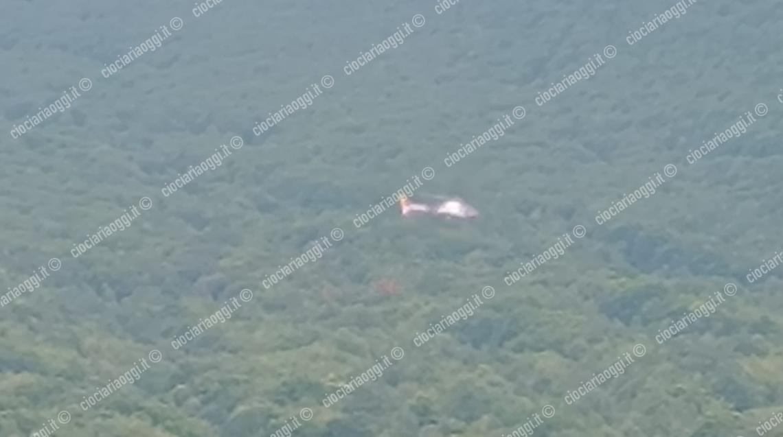 Fiamme divampano in una zona impervia del Monte Cotento: scatta l'allarme
