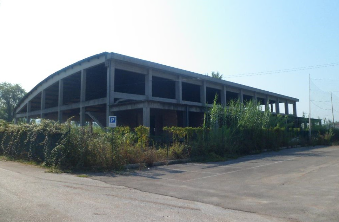 Piscina comunale, presto la demolizione