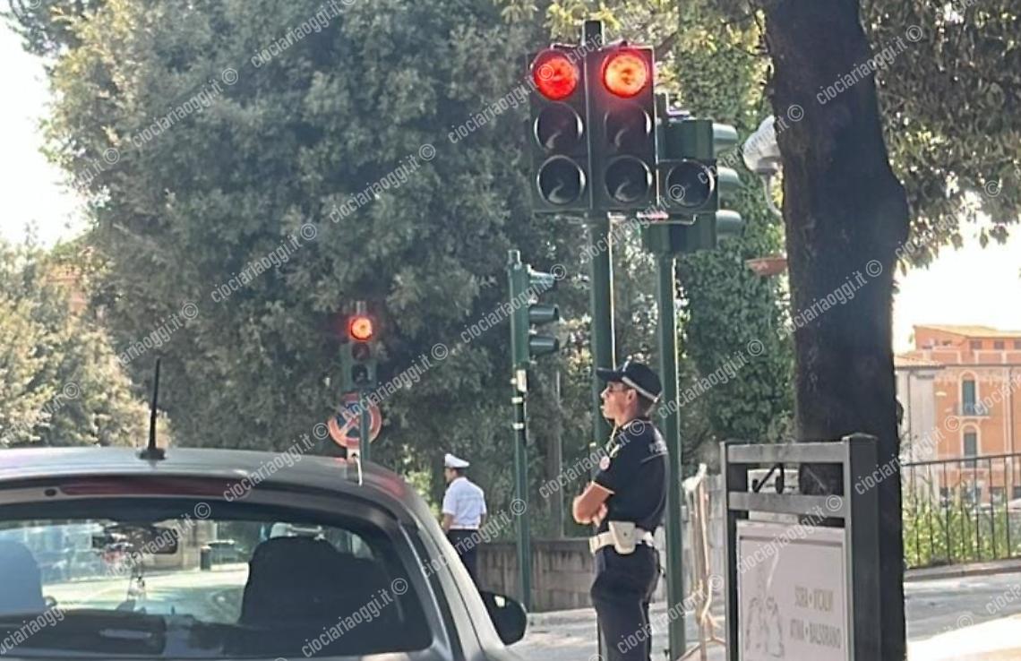 Dopo anni tornano in funzione i semafori