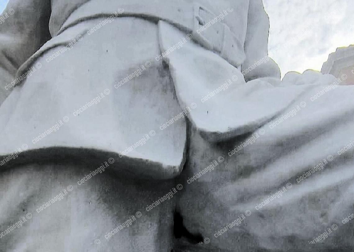 Atti vandalici sulla statua di Norberto Turriziani