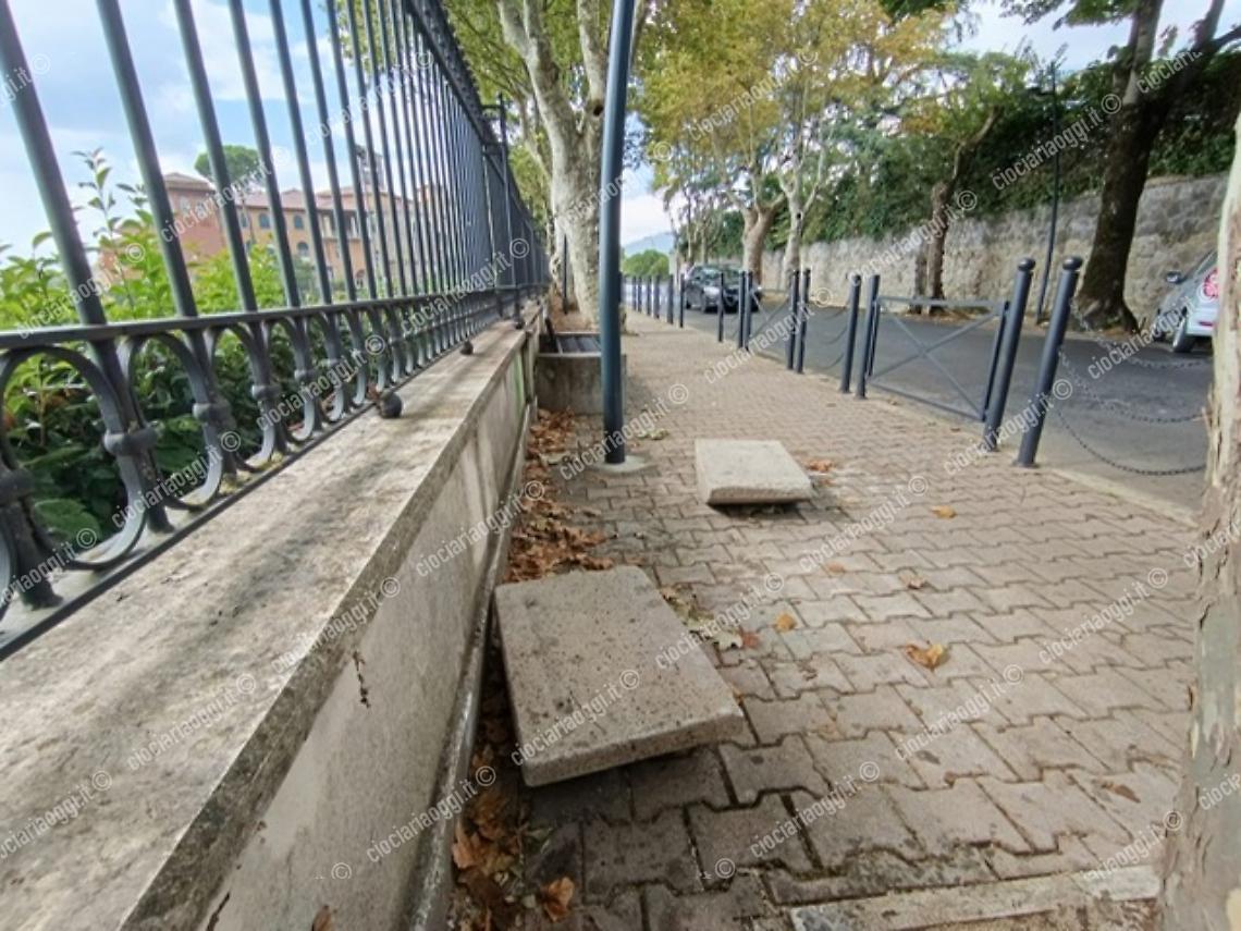 La storica "passeggiata" di Anagni vittima dei vandali