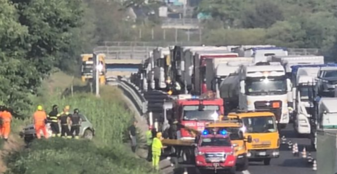 Schianto in A1, tre donne ferite. Passeggera  trasferita in elicottero