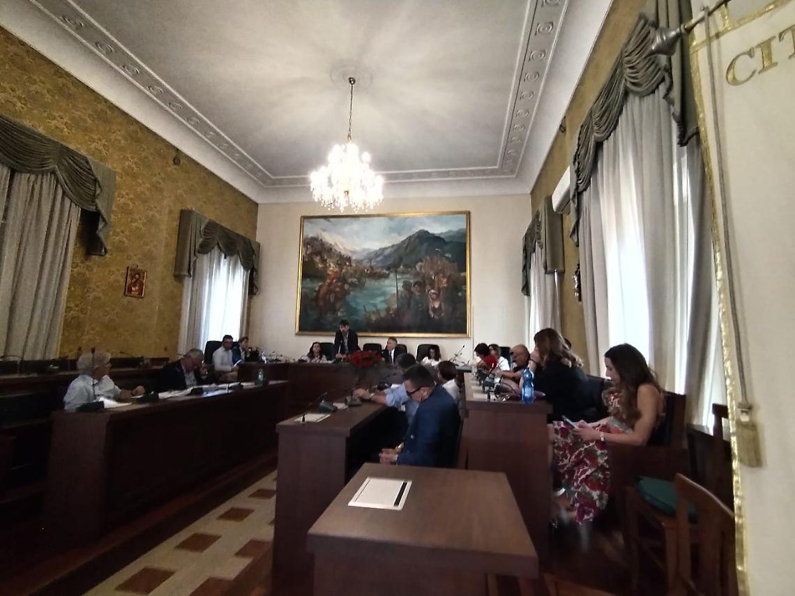 Nasce in un ristoranteil fronte anti Di Stefano