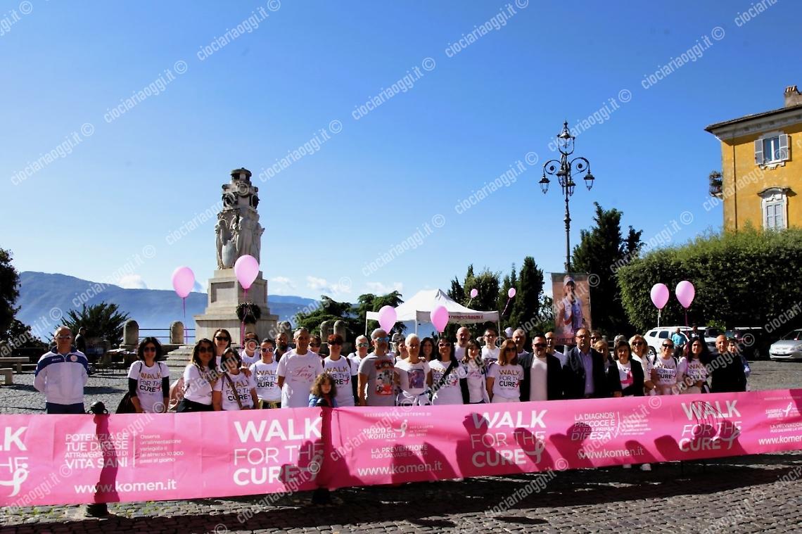 “Walk for the cure”, piazza Cavour si tinge di rosa