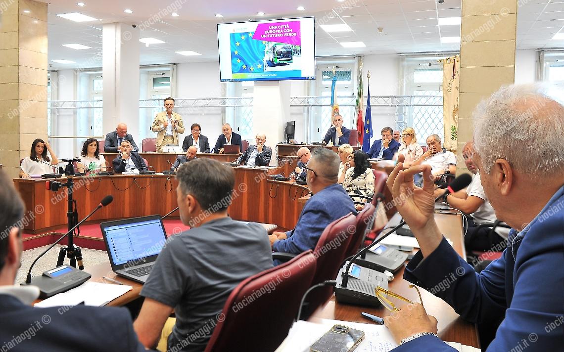 Maggioranza: nuovo esame per i gruppi