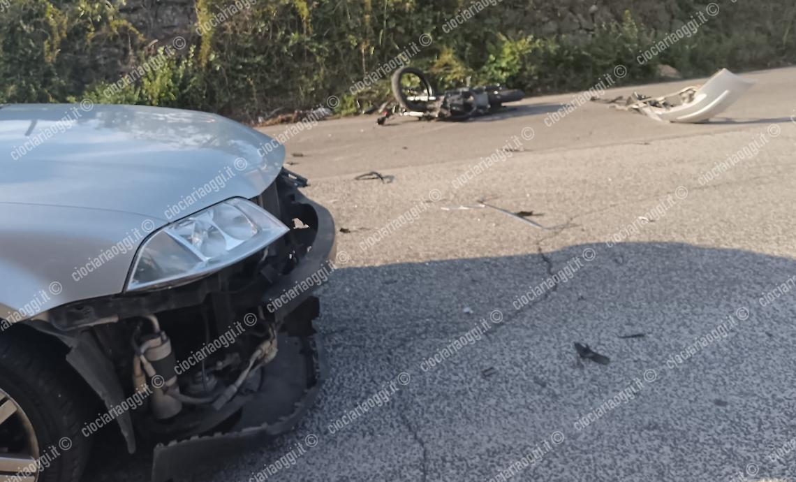 Moto contro un’auto. Giovane ricoverato a Roma