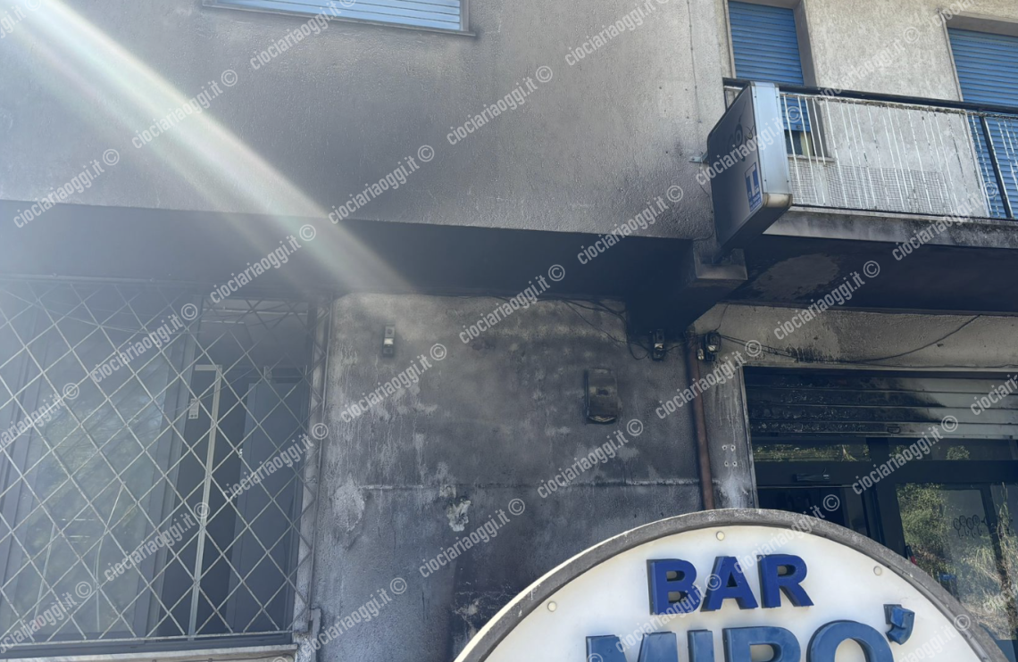 Fiamme al bar Mirò: si teme un incendio doloso