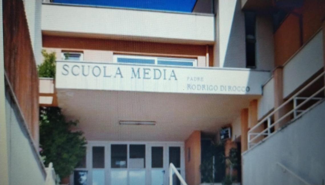 Raccolta di fondi per ricomprare i pc rubati agli alunni