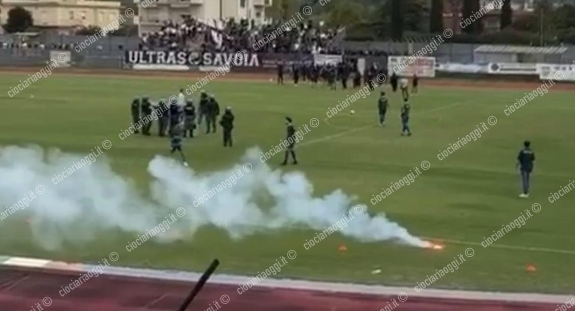 Scontri tra tifosi e caos in campo: arrestati tre tifosi del Savoia