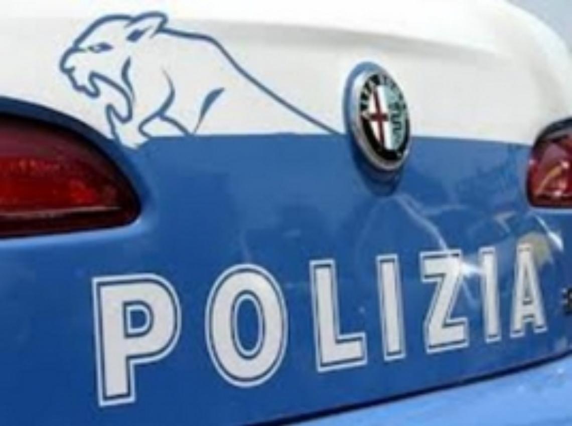 Rubano finestre da un edificio in disuso. Arrestate quattro persone