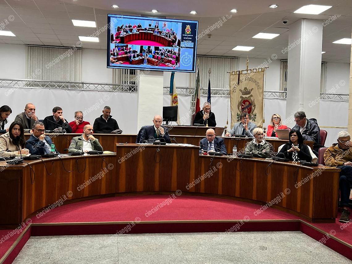 Bagarre in Consiglio. In aula si litiga per Solidiamo
