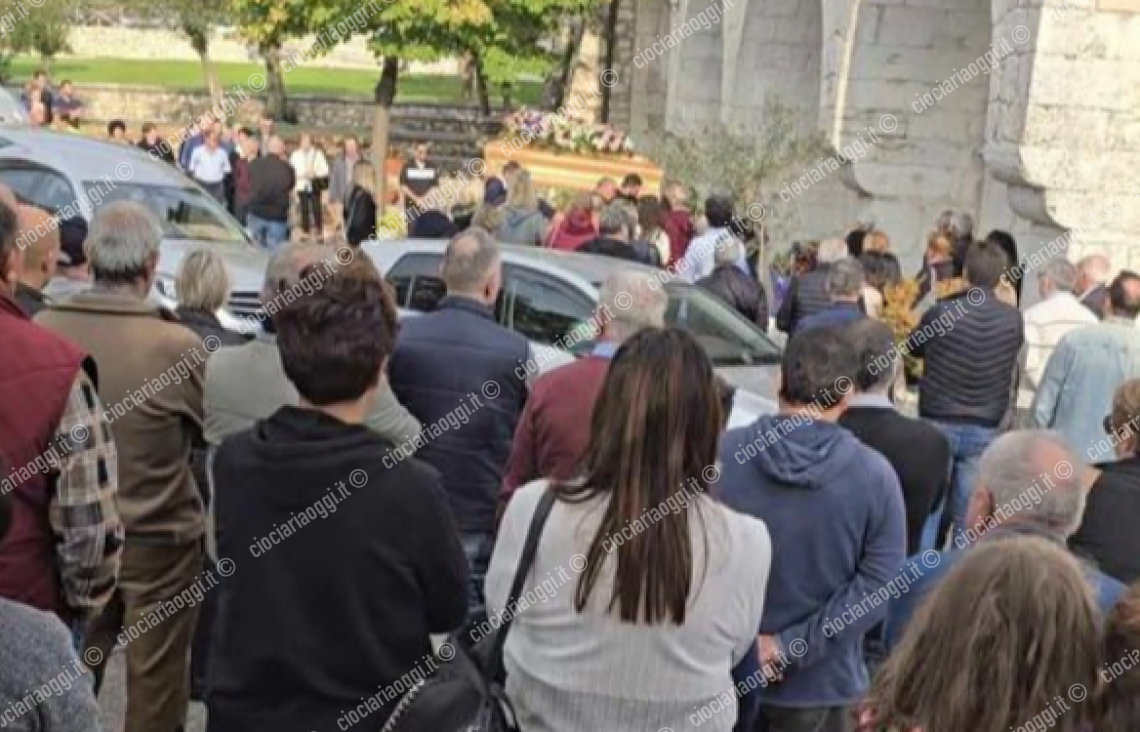 Muore sul posto di lavoro. Colleghi in divisa per l’addio a Giuseppe