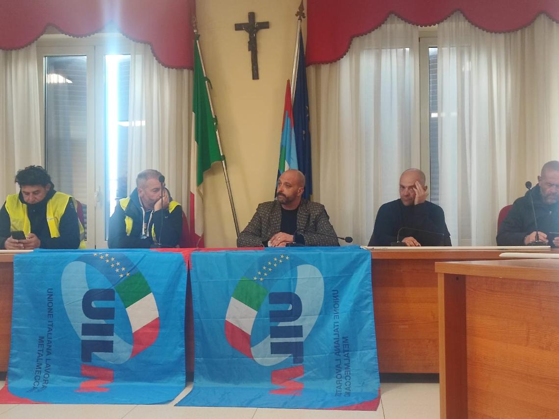 Stellantis: per le tute rosse ammortizzatori sociali fino ad aprile 