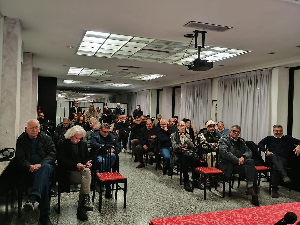 Pochi spazi per una trattativa. Pd, voglia di conta al congresso 