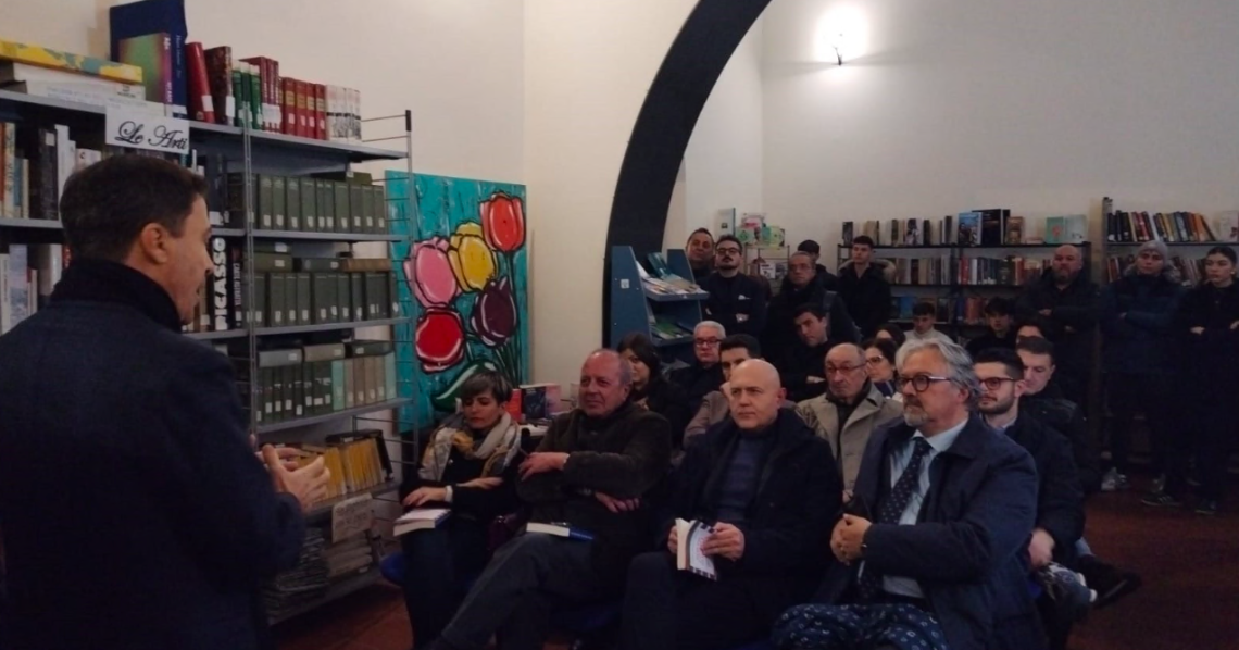 “Perché l’Italia è di destra”. Lo spiega Italo Bocchino