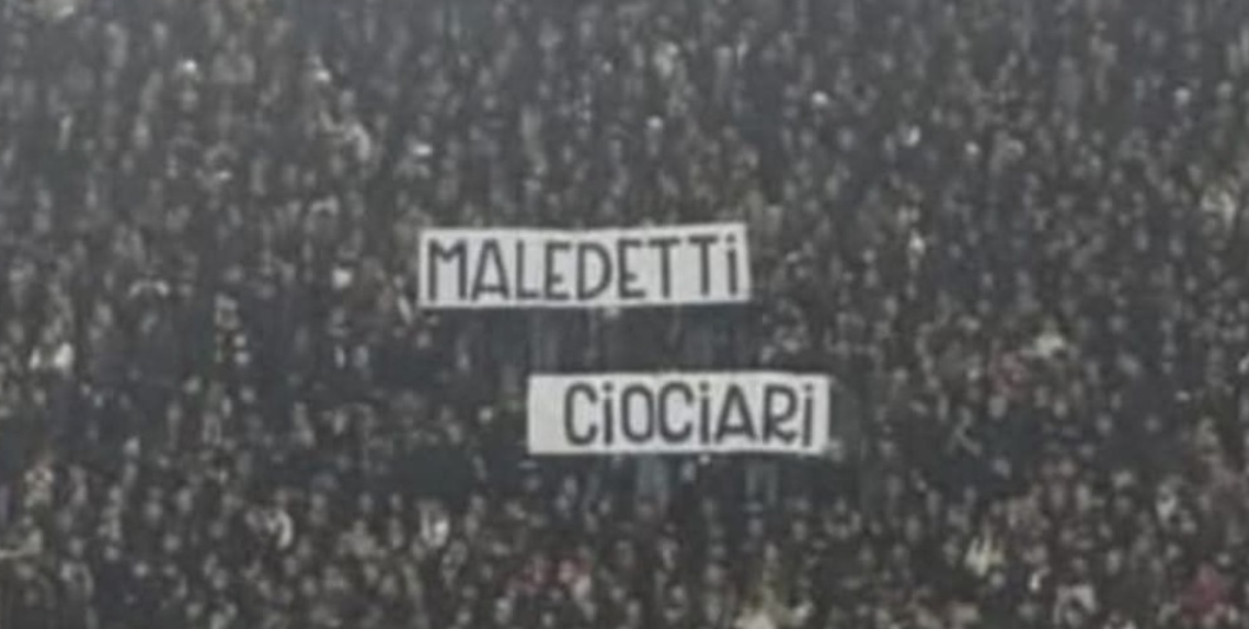 "Maledetti ciociari". Lo striscione che fa infuriare la polemica