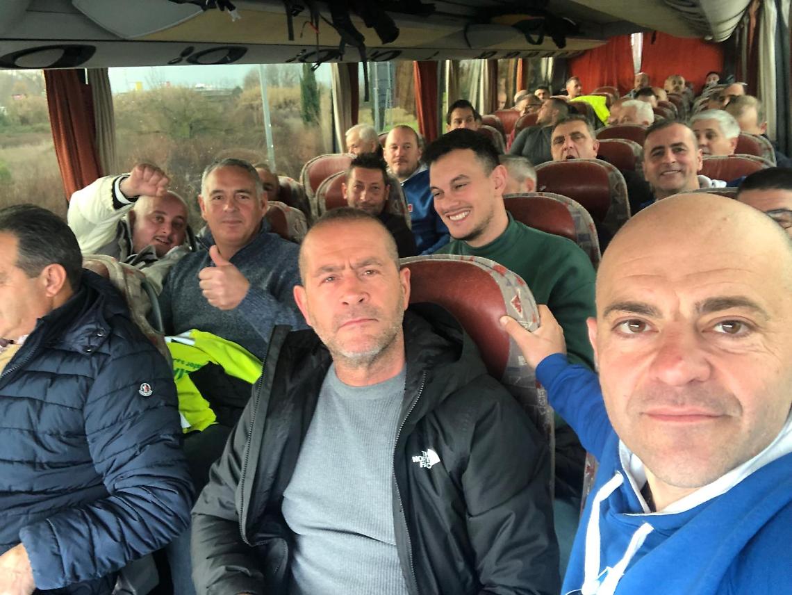 I lavoratori della De Vizia in viaggio verso Roma per l'incontro al Mimit