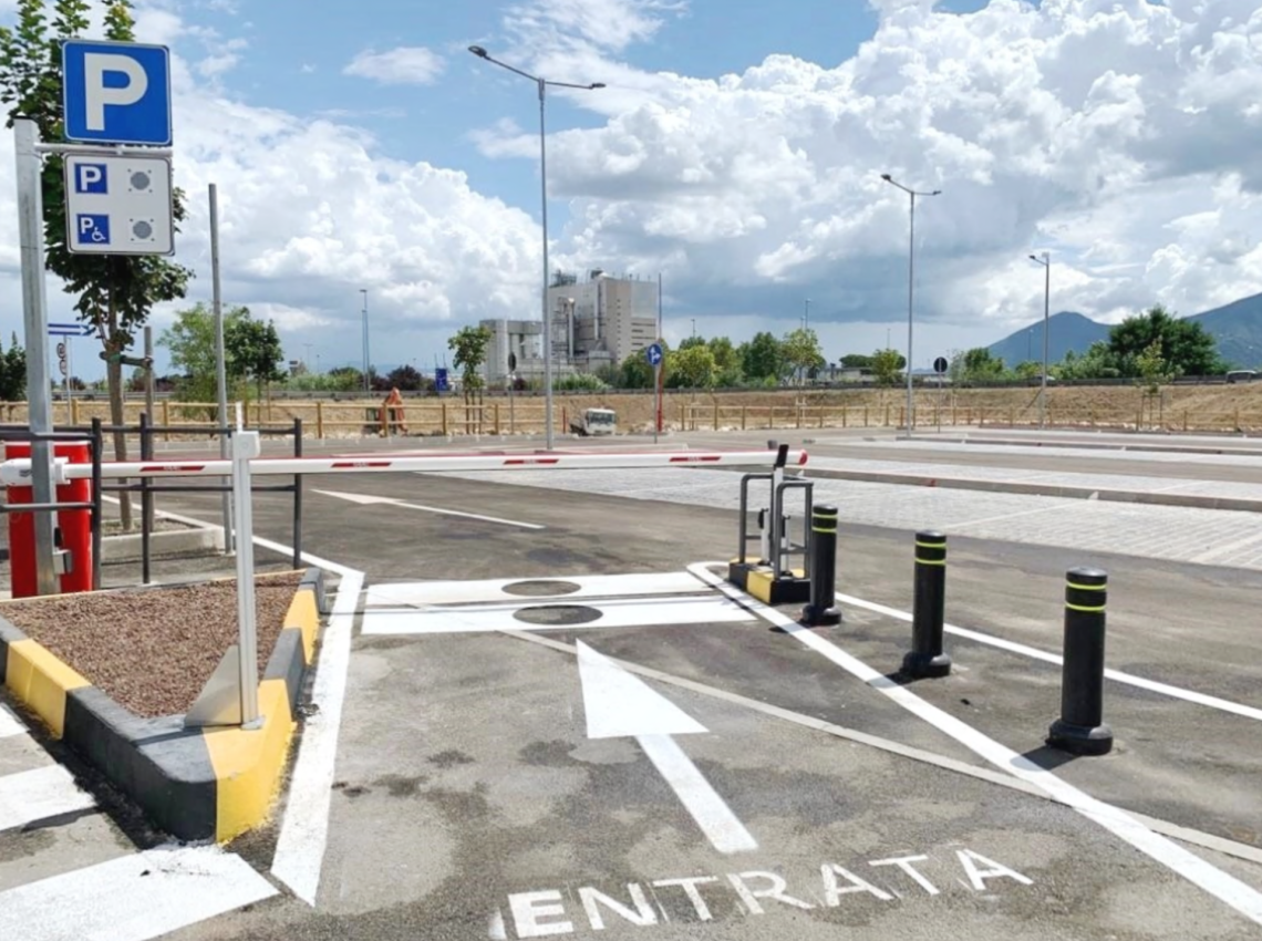 Il parcheggio del casello dell'autostrada diventerà a pagamento