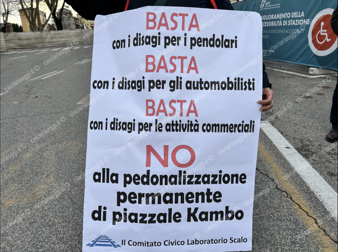 Una petizione contro la pedonalizzazione di piazzale Kambo