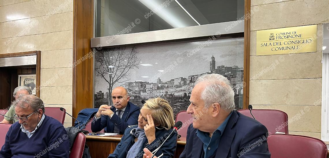 Fuoco incrociato sull’asse tra Marzi e Mastrangeli