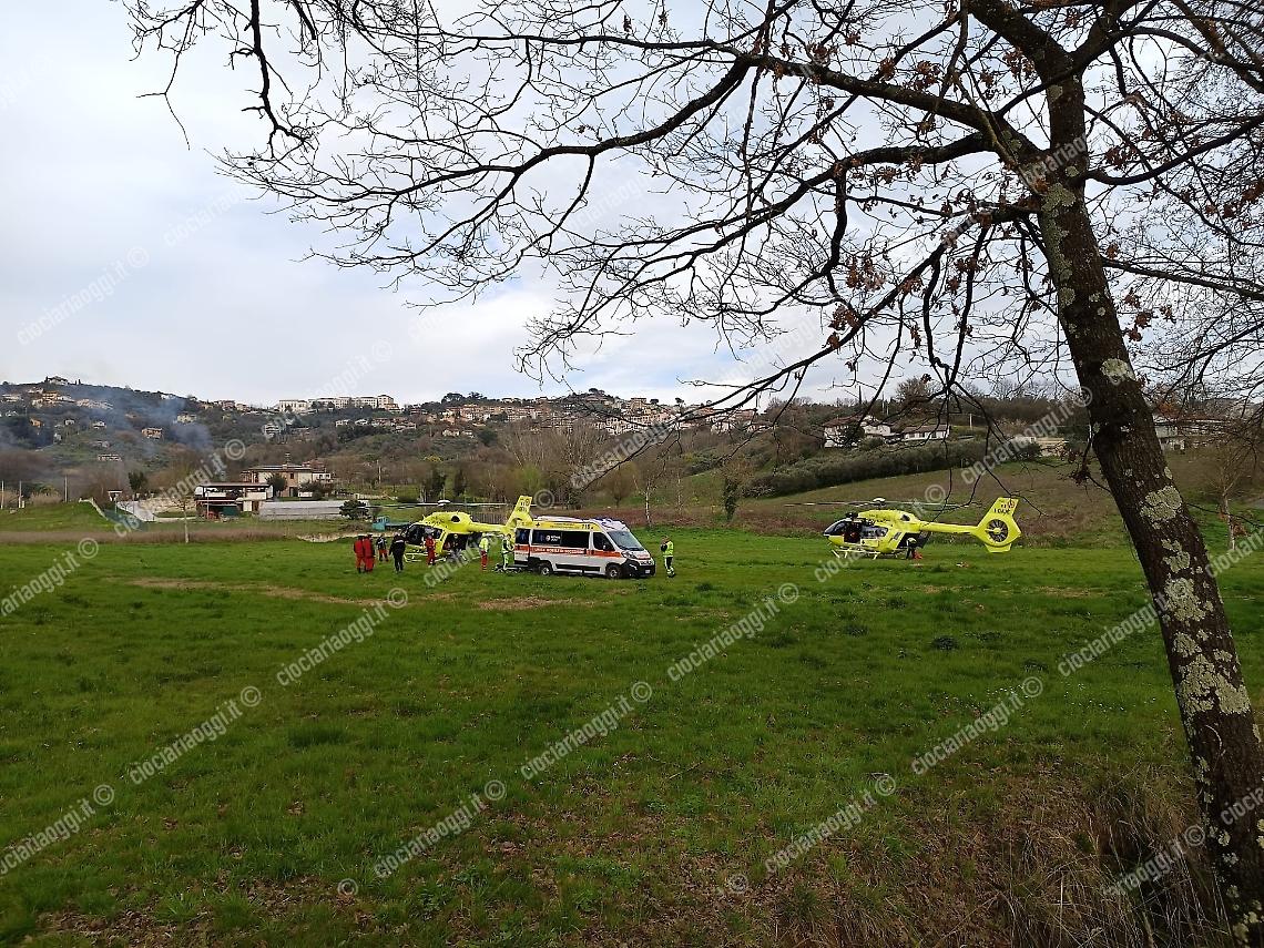 Ramo colpisce due persone