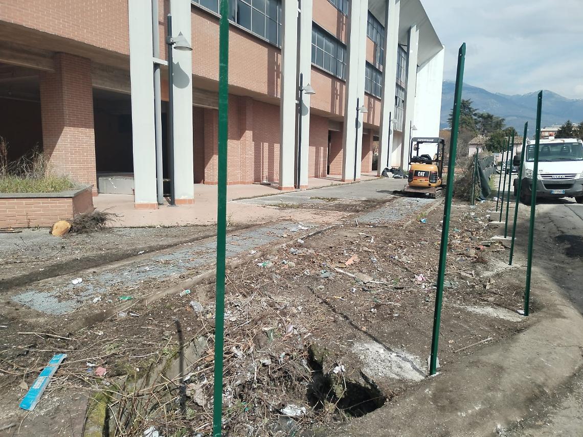 Recinzione del “Serapide”. «Perché rifatta in parte?»
