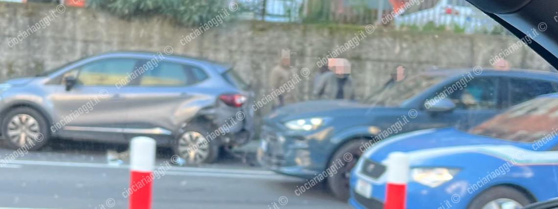 Incidente a Corso Lazio, coinvolte due auto. Soccorsi sul posto