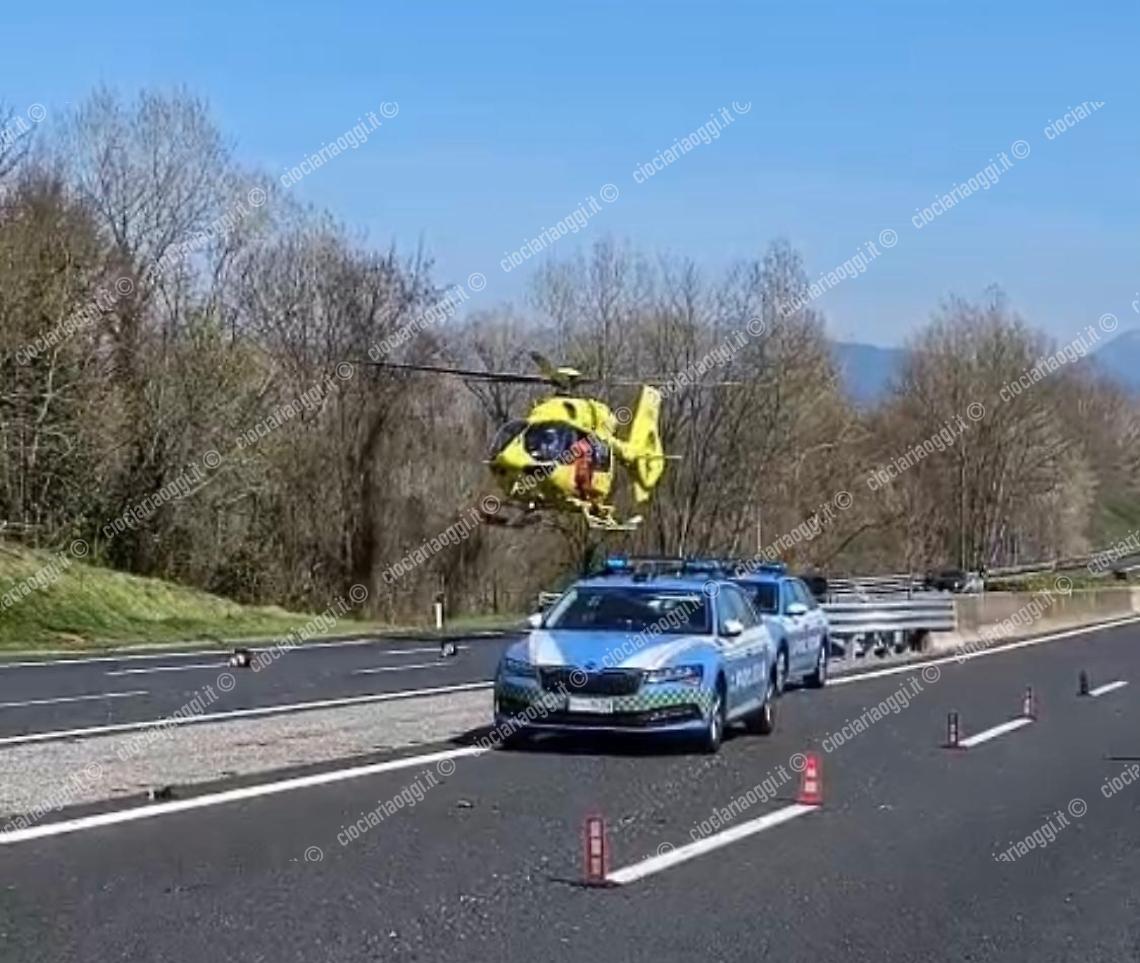 Incidente in autostrada. Ferito un ventisettenne, trasportato in ospedale in eliambulanza