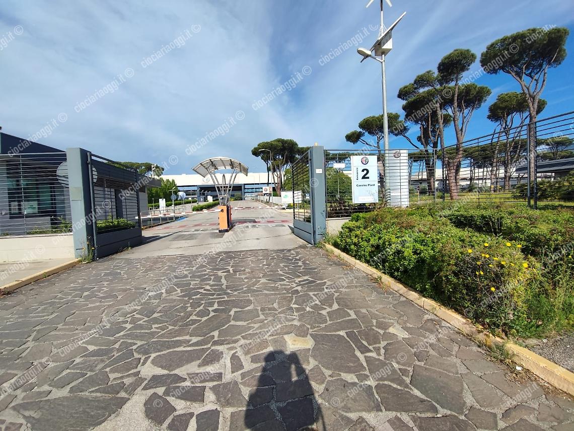 Stellantis, blocchi produttivi e ammortizzatori sociali. Servono i modelli ibridi