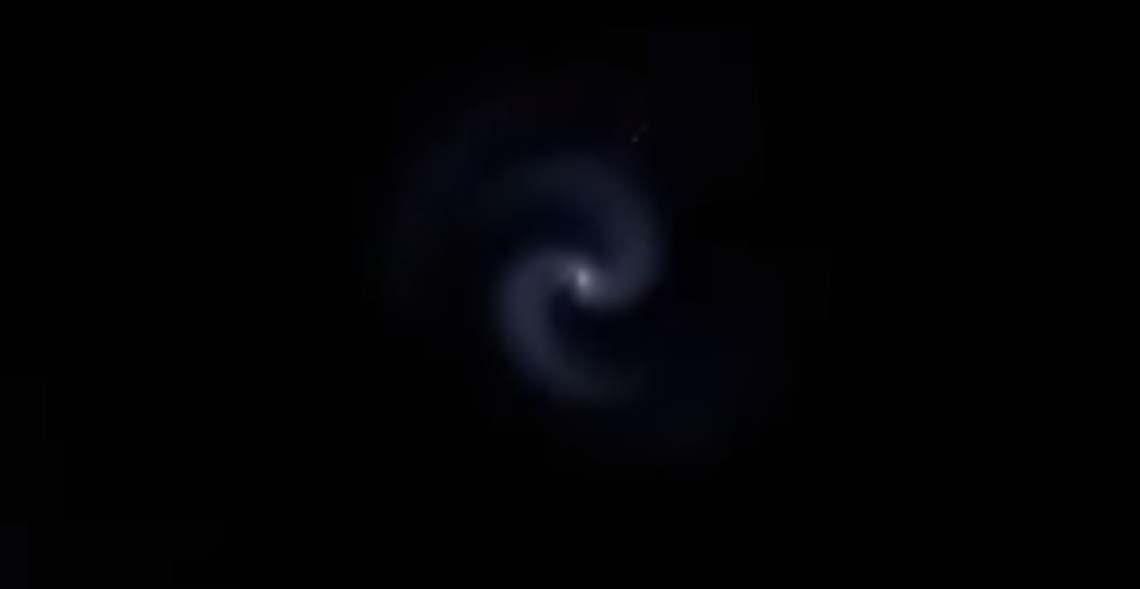 Spirale nel cielo illumina l'Italia: di cosa si tratta
