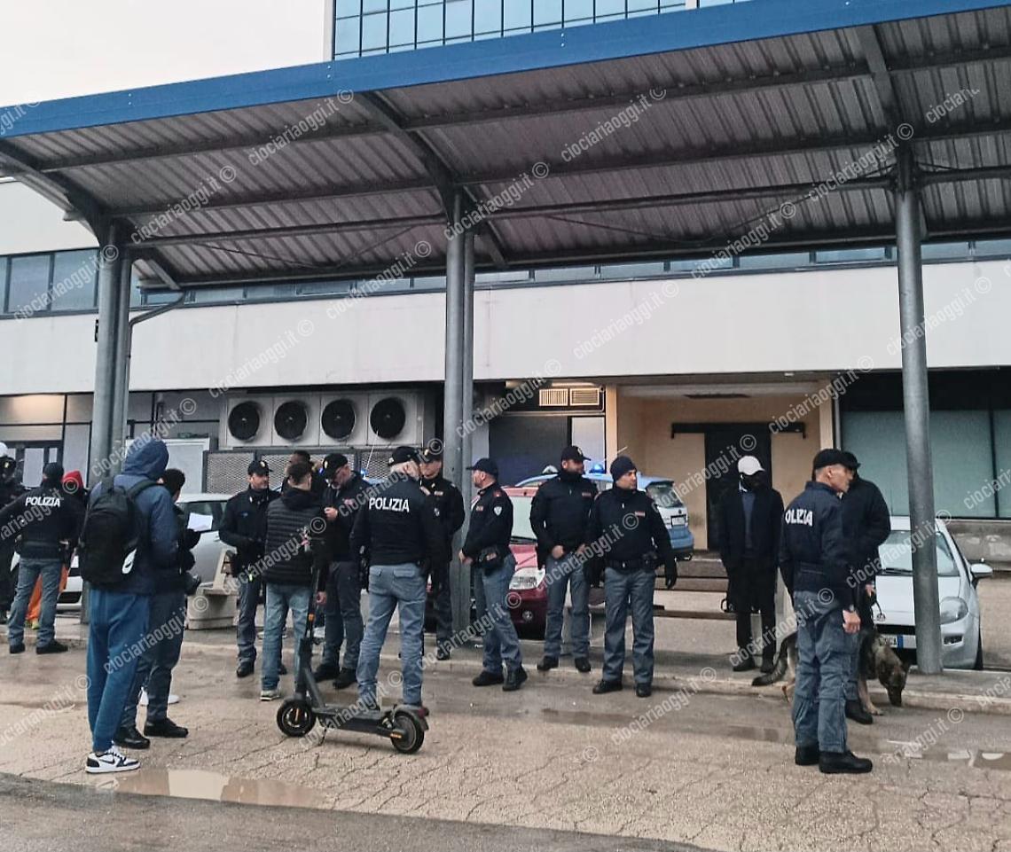 Tentato omicidio in piazza Pertini, due patteggiano