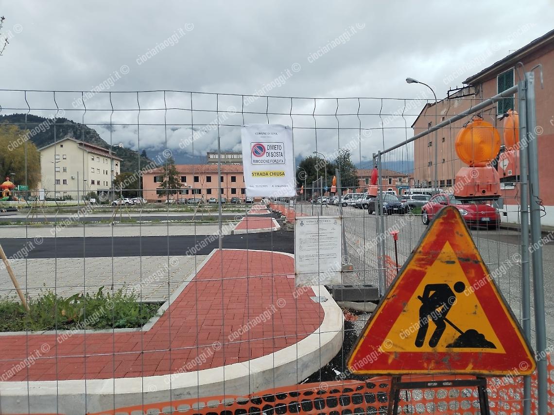 Lavori per asfaltare via Giosuè Carducci