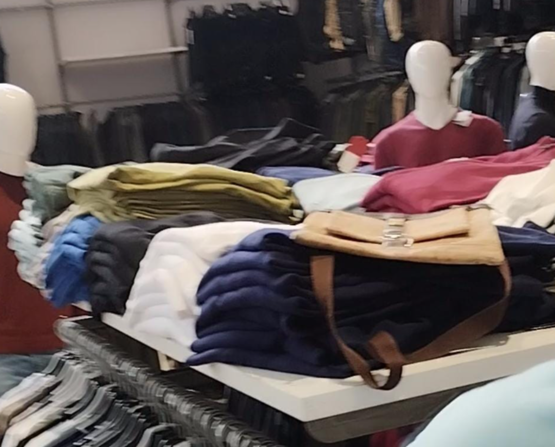Rubano un borsello e riconsegnano i soldi ai poliziotti. Servivano per curare una bambina